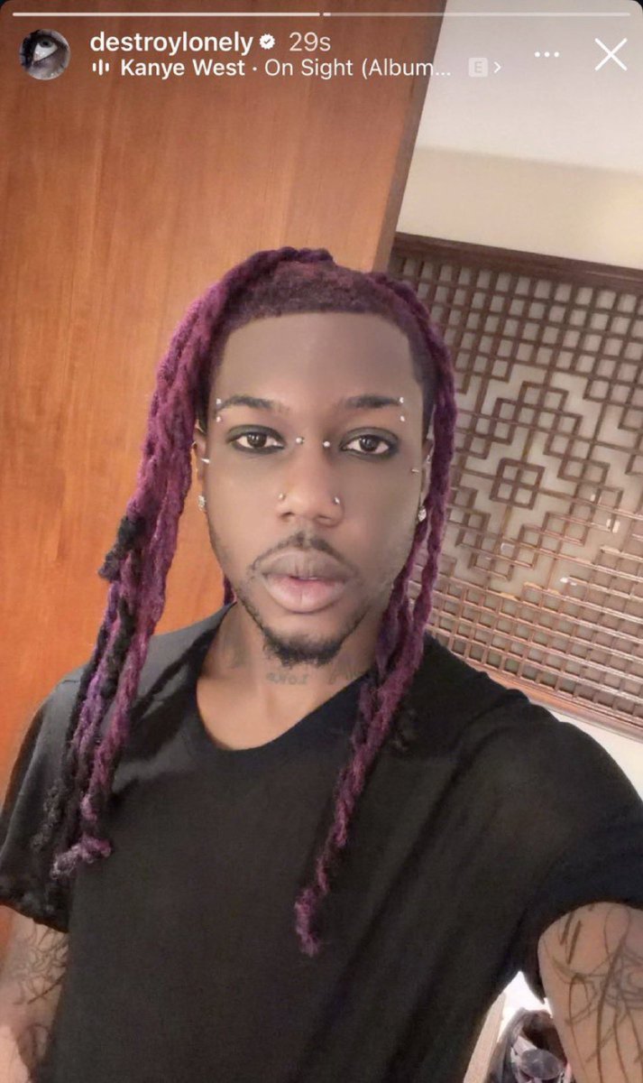 vaanbroccc's tweet photo. Hottest lesbian out thur chyeeaaaaa https://t.co/WDbxPiH0tu