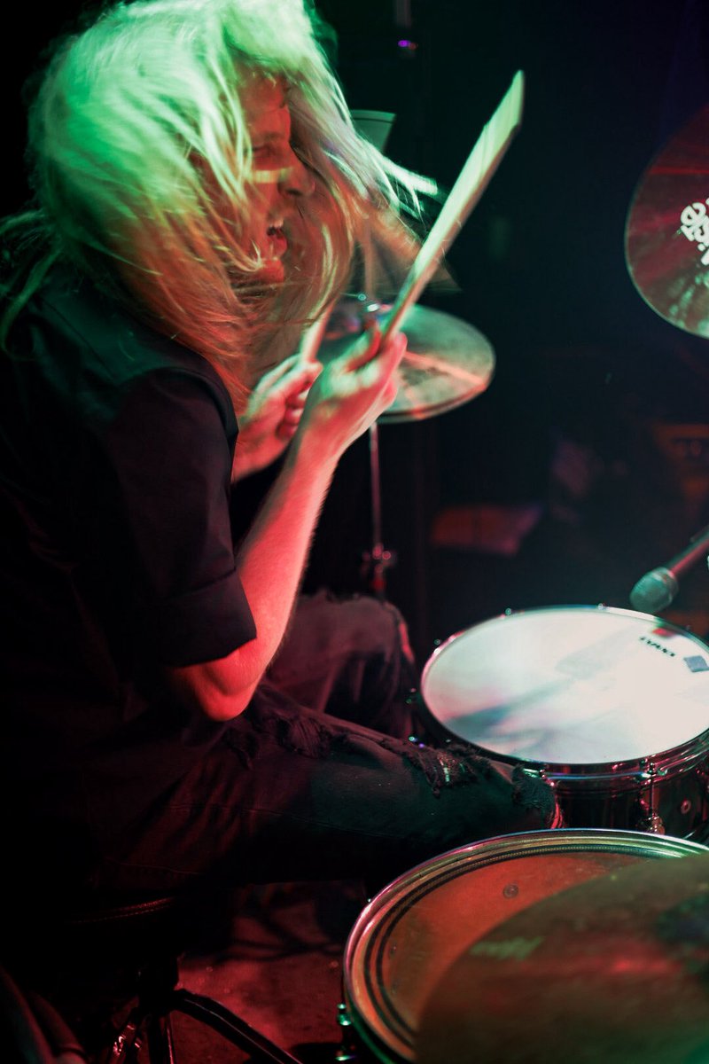michellesamusic's tweet image. Last week at Liars Club was wild. Thank you to everyone who came out and made the room feel alive. Until the next one

Photographer: JC Rose 

#LiarsClub #chicago #altrock #poppunk #grunge #alternativegirl #alternativerock #rockgirl