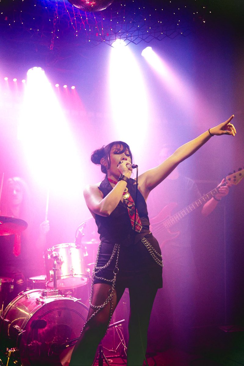 michellesamusic's tweet image. Last week at Liars Club was wild. Thank you to everyone who came out and made the room feel alive. Until the next one

Photographer: JC Rose 

#LiarsClub #chicago #altrock #poppunk #grunge #alternativegirl #alternativerock #rockgirl