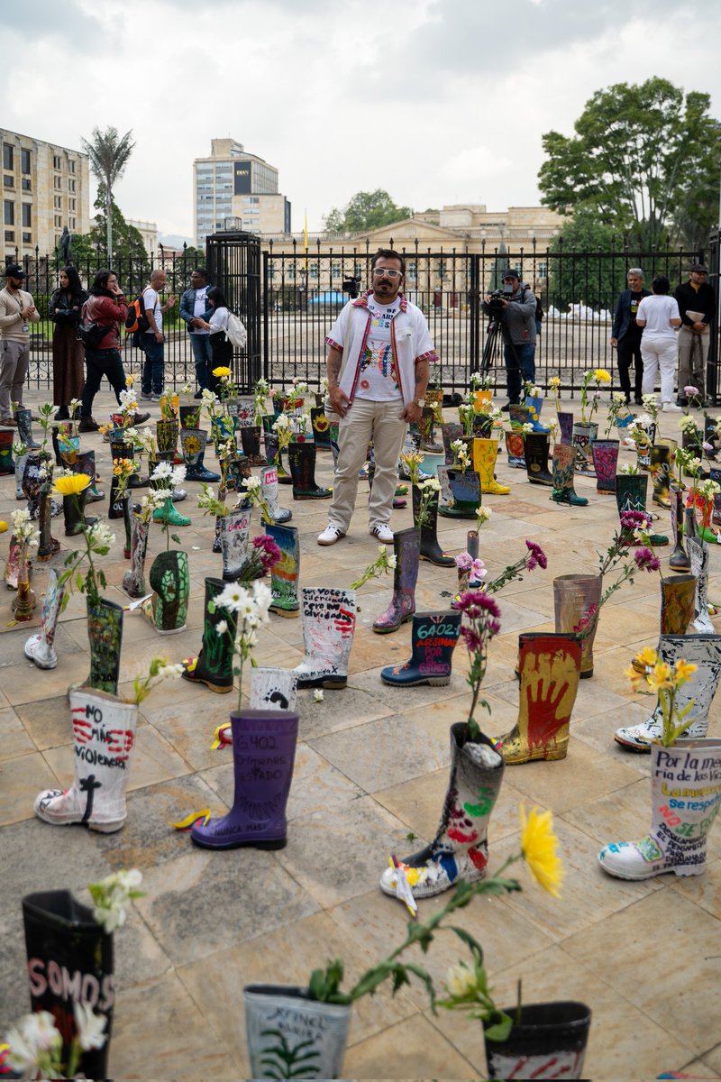 Como Representante del <a href="/PactoCol/">Pacto Histórico Oficial</a> y en solidaridad con las madres <a href="/MAFAPOCOLOMBIA/">Madres Falsos Positivos de Colombia</a> y la Fundación <a href="/RINCONESARTE/">Ivancho Rinconesarte</a> no puedo guardar silencio frente a un hecho tan grave: el Juzgado 44 Civil del Circuito ordenó al representante <a href="/MiguelPoloP/">MIGUEL ABRAHAM POLO POLO</a> pedir disculpas públicas a las Madres de los