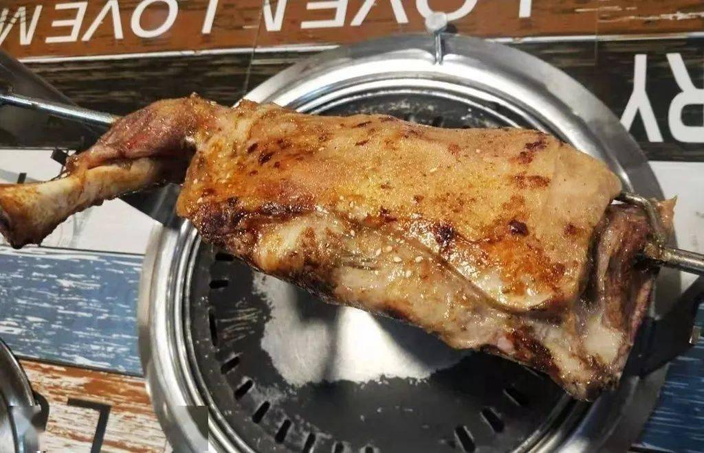 derekawalsh67's tweet photo. 【亲测】这款宁夏滩羊腿肉绝了！肉质嫩到爆汁，无膻味超香，烤完外皮焦脆内里多汁，配孜然直接封神！新手也能零失败，肉食党快冲 https://t.co/8QW6ECEWEB