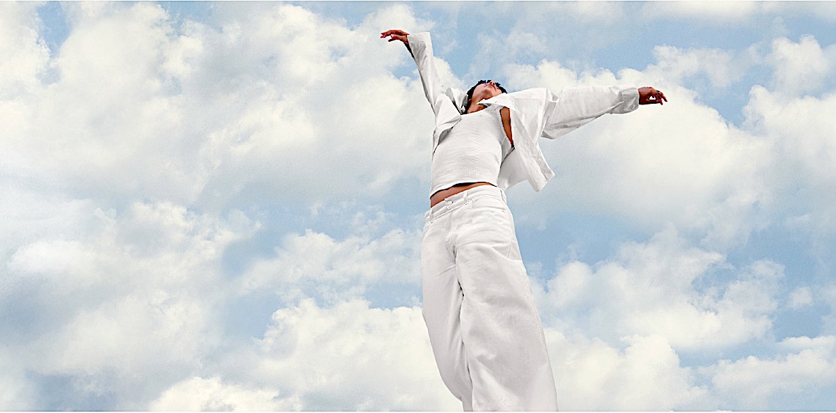 Artlyst's tweet image. Pantone Names Cloud Dancer As Colour of the Year 2026 tinyurl.com/mt52ctj @pantone #Coloroftheyear