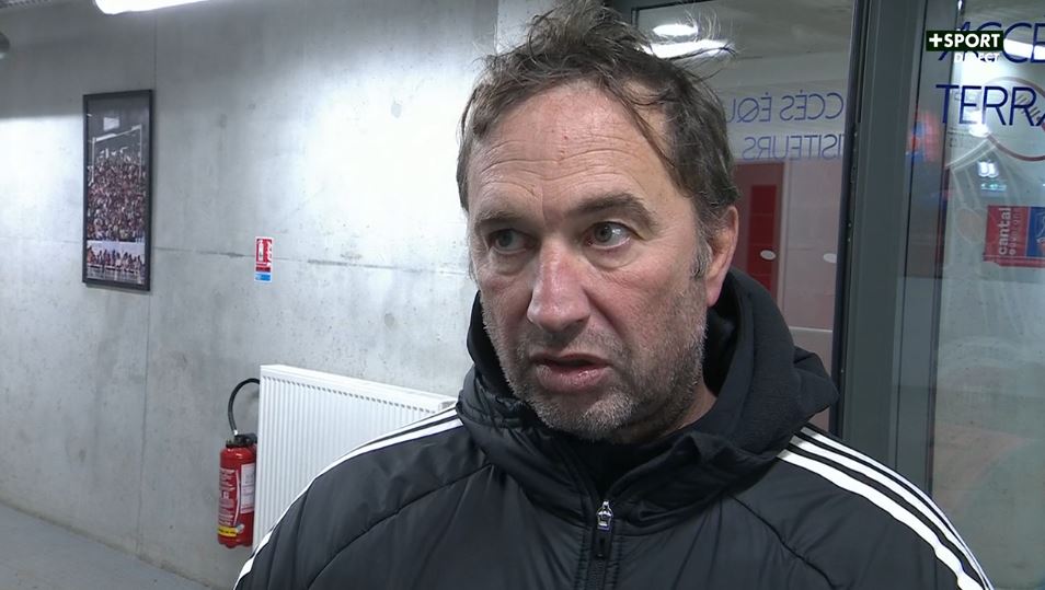 allezbriverugby's tweet photo. PH.Broncan : au delà de la touche, il y a l'indiscipline. On va retravailler ça. Lundi, il y aura un arbitre qui va venir. A froid, on va bien analyser ça. Les joueurs doivent se responsabiliser. Ceux qui n'y arrivent pas, ils ne joueront pas. C'est tout, c'est comme ça #SACAB https://t.co/x3pzTFjWeA