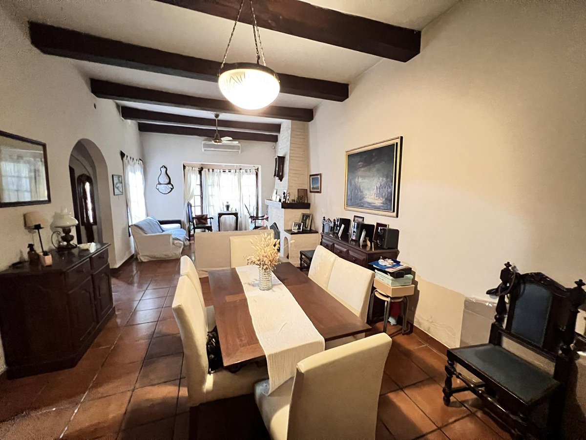 oronelprop's tweet photo. CASA EN VENTA 5 AMBIENTES CON JARDIN Y PILETA - SAN ISDRO - LA CALABRIA
Casa desarrollada en una planta sobre lote propio. 
#venta #casa #sanisidro #barriolacalabria #pileta #jardin Más info 👉🏻 4723-9500 https://t.co/EkPlr3pSVv 
https://t.co/3wZq2bGRuM—al-800 https://t.co/gcUK2lWbKp