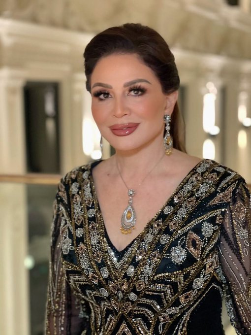 إلهام شاهين تتألق بإطلالة من تنسيق شقيقتها إيناس شاهين في اليوم الثاني لمهرجان البحر الأحمر 