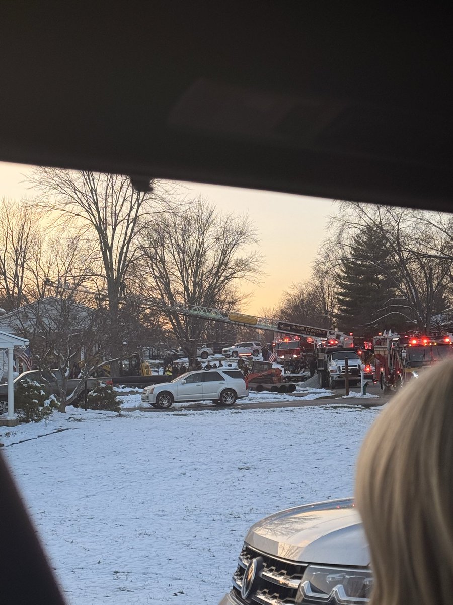 mcintosh151's tweet photo. @WLWT Prayers up. Must be 50 emergency personnel here. https://t.co/SVQFp0ljMR