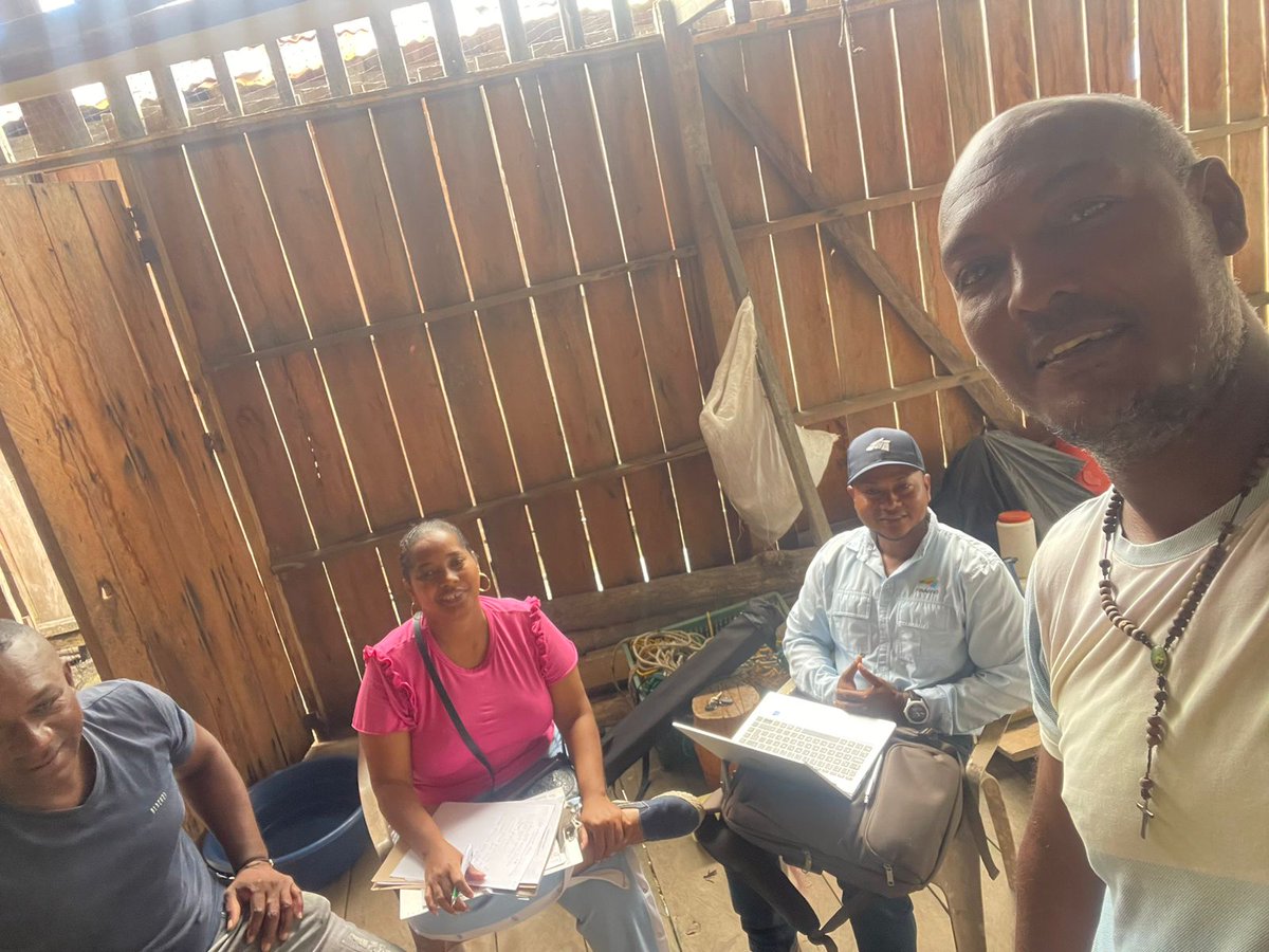 ¡Seguimos recorriendo los territorios! Nos reunimos con la asociación de pescadores Unidos del Mar, de Tumaco, Nariño, para socializar el Incentivo Integral para la Gestión de Riesgos Agropecuarios (IIGRA), a través del cual las asociaciones pueden acceder a una serie de