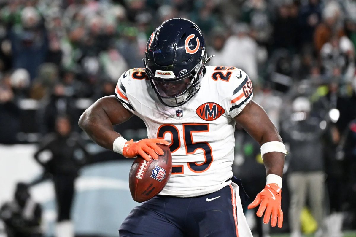 PolymarketBlitz's tweet photo. Ashton Jeanty                 Kyle Monangai

- #6 Draft Pick               -  #233 Draft Pick
- 181 Rush Attempts    - 121 Rush Attempts
- 635 Rush Yards          - 591 Rush Yards
- 4 Rush TDS                  - 5 Rush TDS https://t.co/zfvOJqHXeA