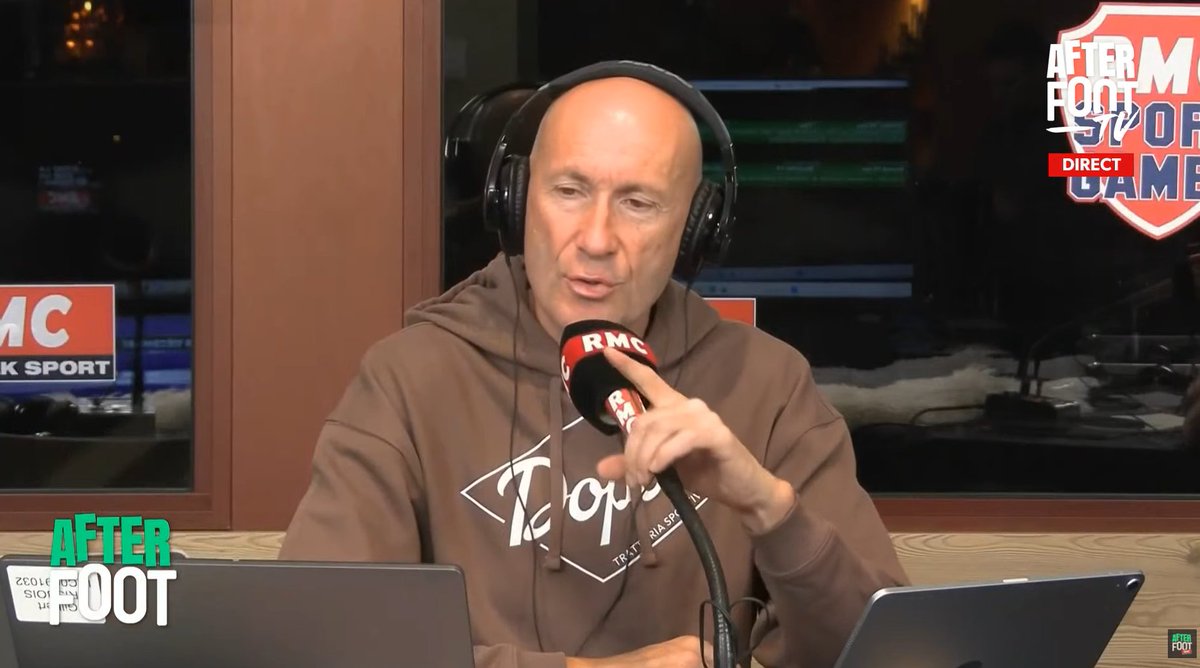 BradoxP's tweet image. Magnifique sweat siglé #Dopo porté par @gilbertbrisbois ce soir 😄👍
#rmclive @AfterRMC