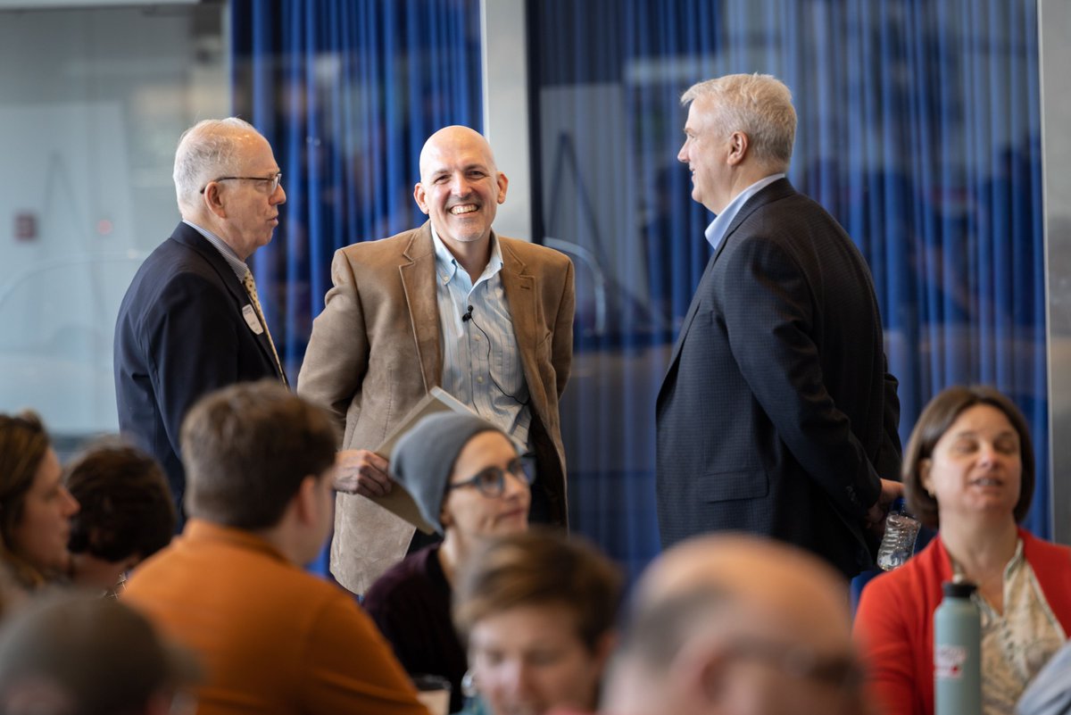 MATHCOUNTS's tweet image. Today is #InternationalVolunteerDay! Our volunteers do so much work with students and behind the scenes to make sure Mathletes have the best experience possible. Find volunteer opportunities at mathcounts.org/volunteer.