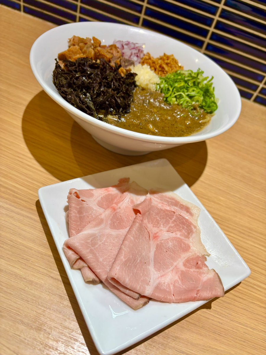 12/6(土)元気に営業します🤗✨
営業時間は11時～14時半(ラストオーダー)

秋の限定「煮干と鯛のだくだくまぜそば」＆「あさりとポルチーニの和え玉」は明日までのご提供となります！
ご来店をお待ちしております🙇‍♂️🙇‍♀️