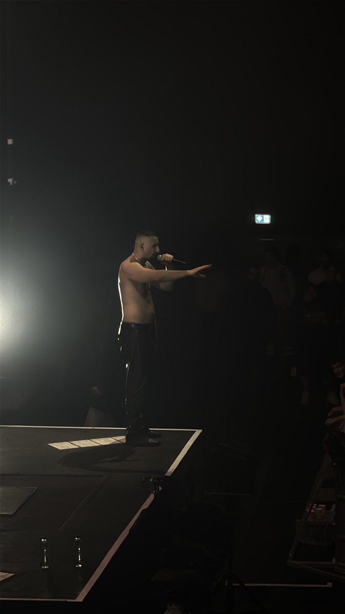 Bei unserer Analyse des @SSIO-Konzerts wurde festgestellt, dass heute ein vollständiger Abriss die einzige mögliche Folge war. 🤯😍

Lasst eine 🔥 da, wenn ihr sein Konzert am liebsten noch einmal erleben würdet!