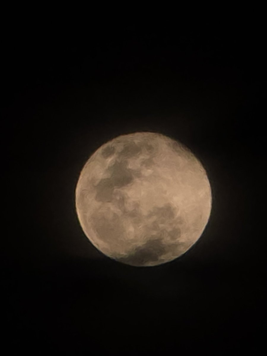 saat ini bulat, kemarin separuh, mungkin kedepan tidak sampai separuh, semua ada waktunya.