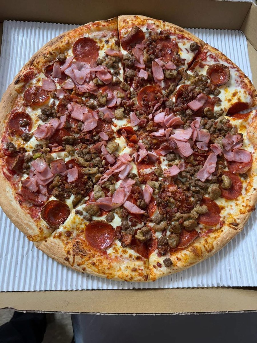 EatinErni tweet media