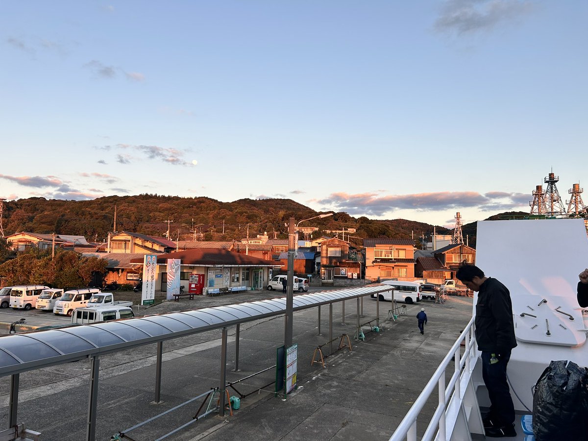 aorieroika's tweet photo. 最後の見島は満月の出航
本当にありがとうございました。
何もかも最高やった
また来るで！
#見島 https://t.co/NO968CrlXL
