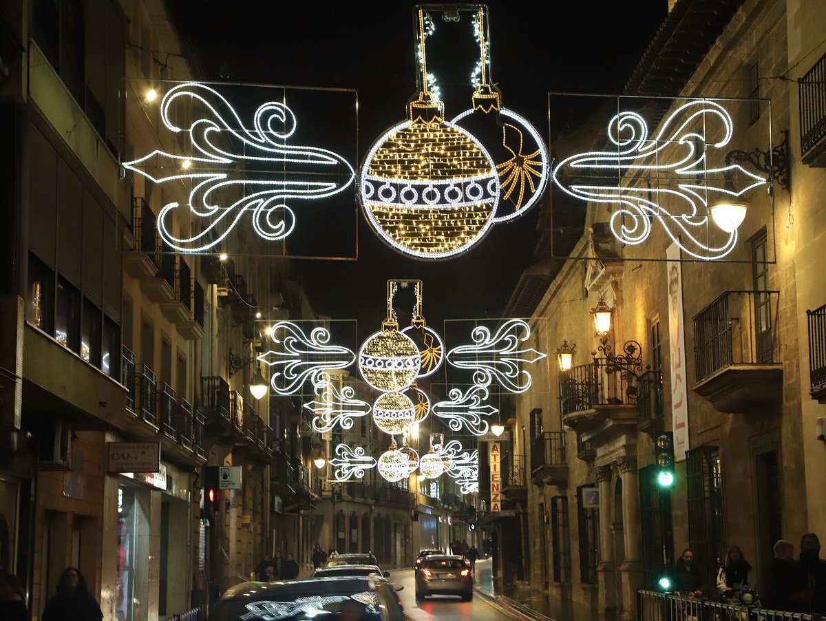 #AlcalálaReal
Encendido de Navidad 2025
Álbum 📸 facebook.com/share/p/1G4Njm…