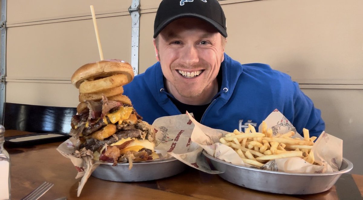 NathanK92785792's tweet photo. I TRIED BUCK SNORT'S MASSIVE STACKED BURGER CHALLENGE!
https://t.co/O3GVq1SOGC
#burger #fries #food #iowa #neola #foodchallenge #manvfood #travel https://t.co/QFLeLDrDzt