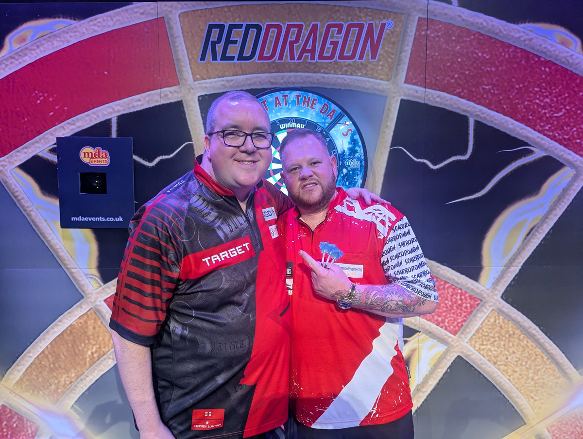 🎯It was whitewash wins earlier on for Adrian Lewis and Stephen Bunting in Scarborough, as they defeat Richie Parkin and Karl Coleman respectively.