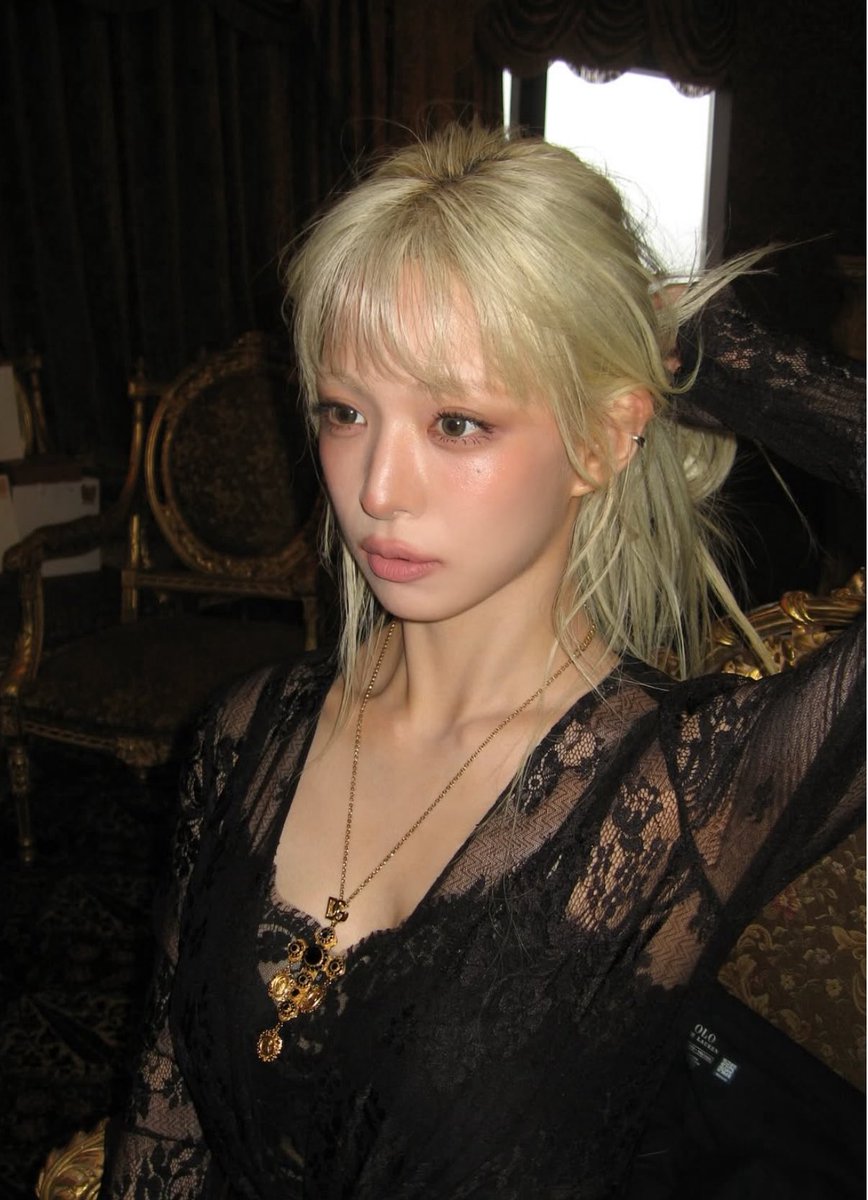 kismetfiless's tweet image. vivienne westwood winter2025 X lee chaeyoung (f9) could save me