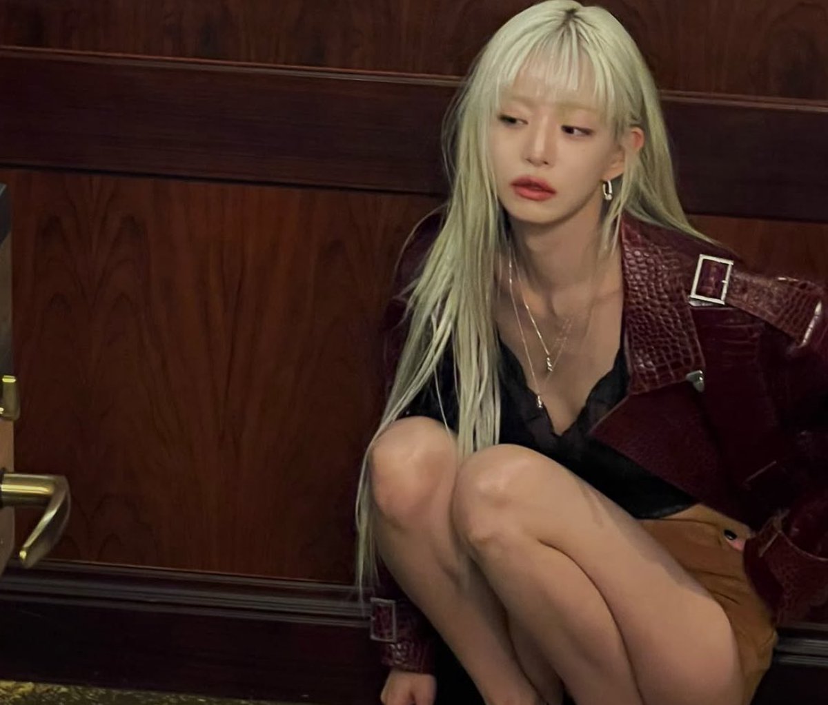 kismetfiless's tweet image. vivienne westwood winter2025 X lee chaeyoung (f9) could save me