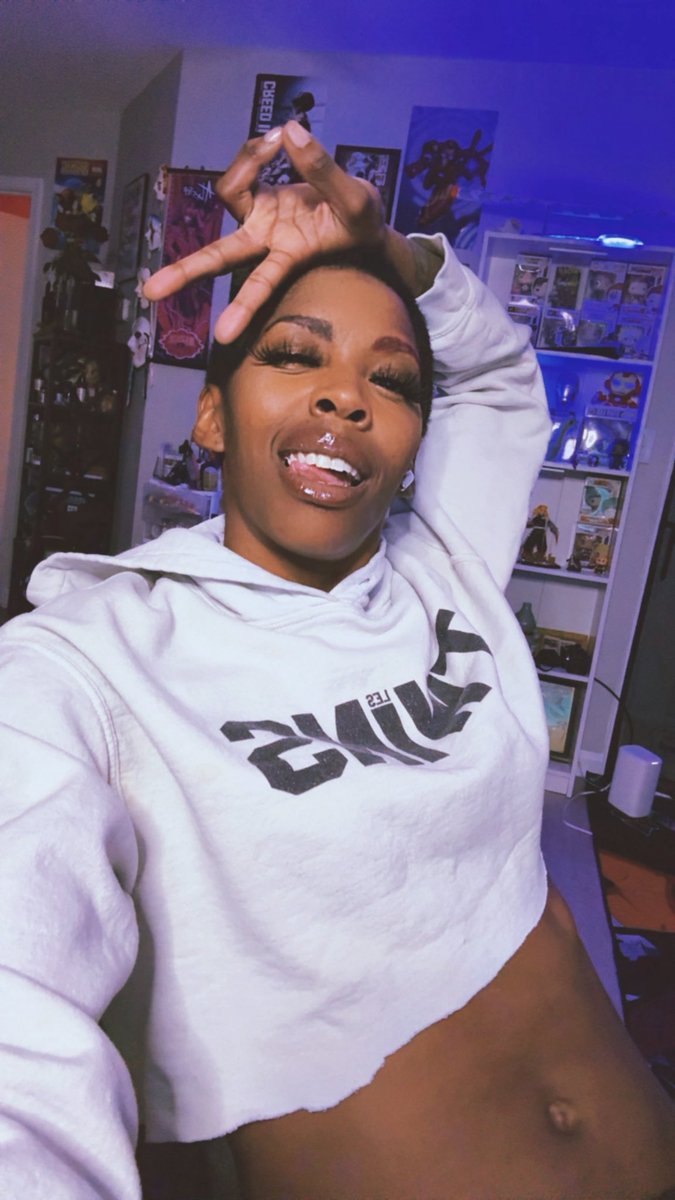 Happy FriYay. Come kick it with me💋✨

Twitch.tv/sunkissed_liv