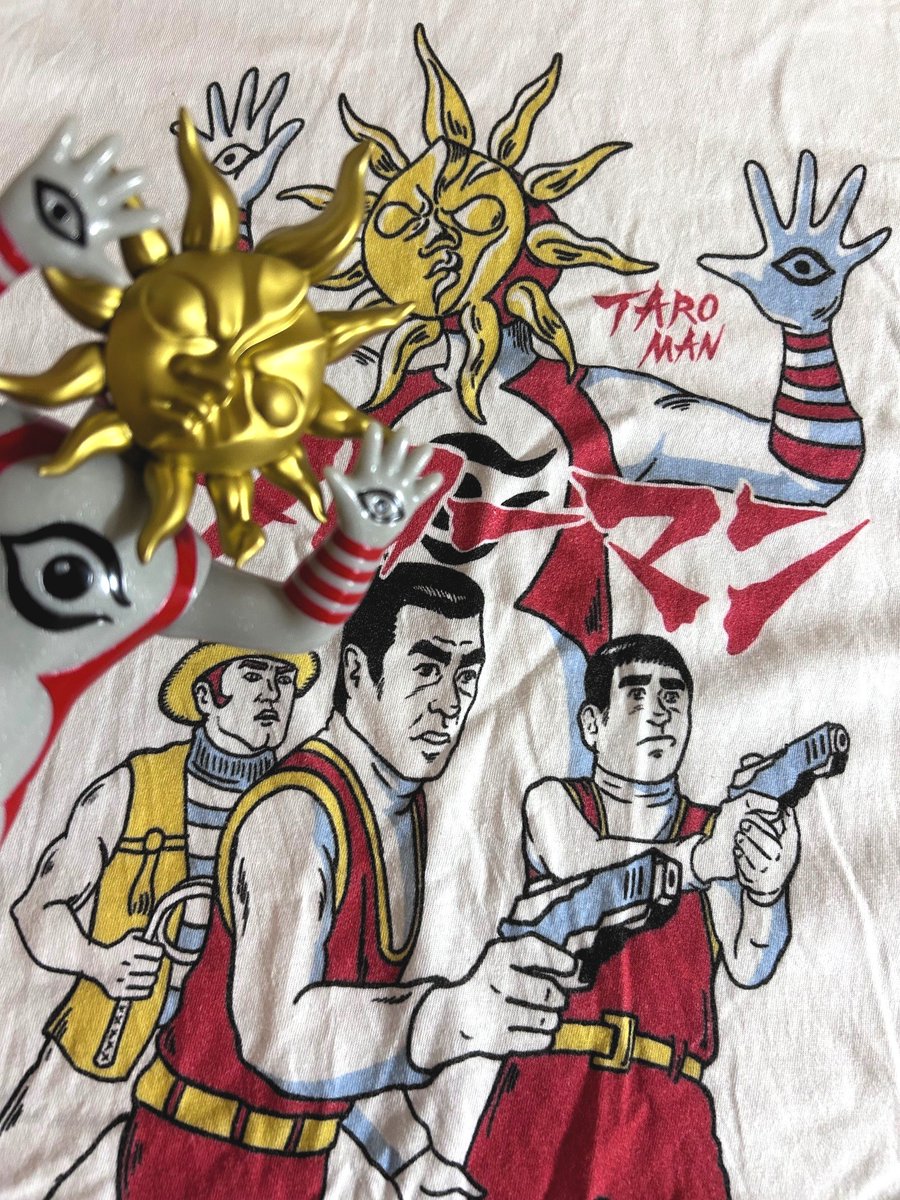 Televi_Kun's tweet image. ｢挑戦した不成功者には
再挑戦者としての
新しい輝きが
約束されるだろうが、
挑戦を避けたままで
オリてしまったやつには
新しい人生などはない｣

そう岡本太郎も言っていた。

映画
『大長編 #タローマン 万博大爆発』
公開16週目！

『#タローマンなんだこれは入門』
重版4刷出来！