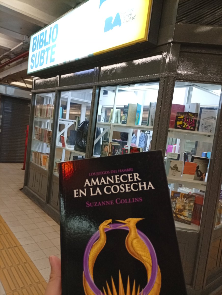 ValeSol_'s tweet photo. @datacultura @gabiricardes @CulturaBarrios Gracias, me lleve un libro para el fin de semana ☺️ https://t.co/Ev6s4tcxrr