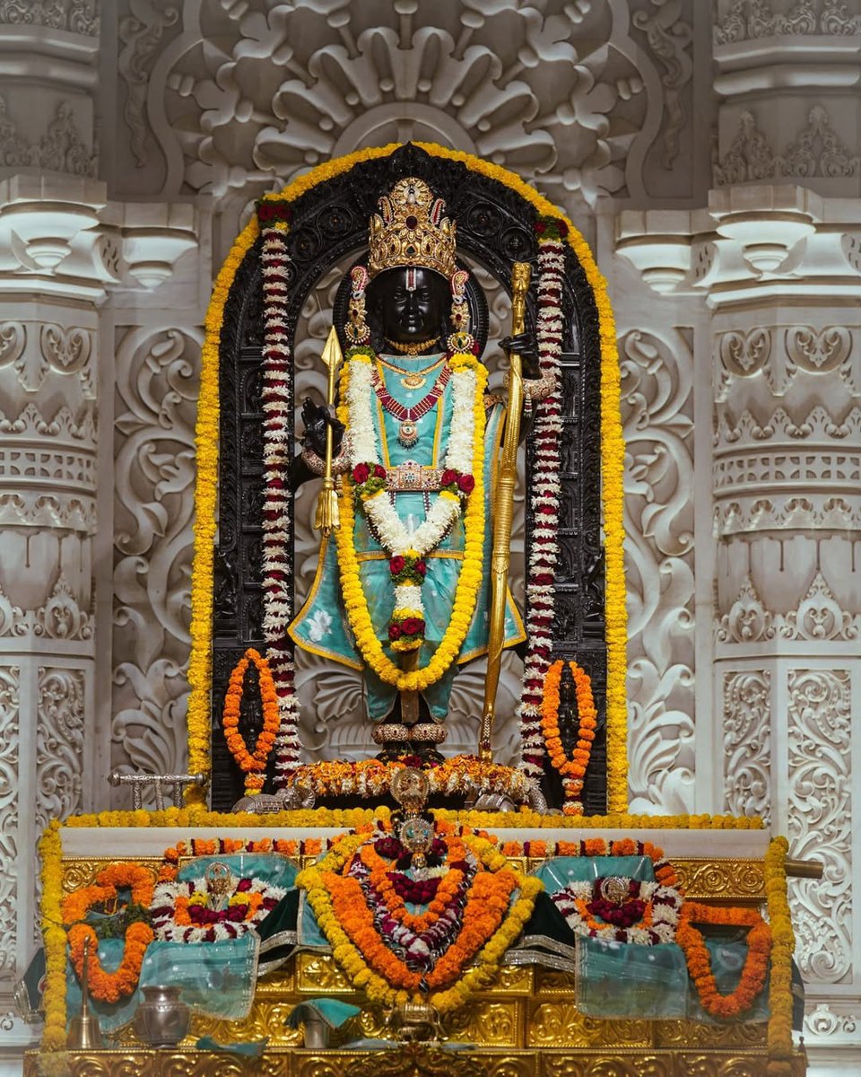 ShriAyodhya_'s tweet photo. ब्रह्म मुहूर्त में उठ गए हो, तो आज की पहली हाजिरी प्रभु "श्री राम" के शुभ चरणों में ❣️ https://t.co/95yXydsckb