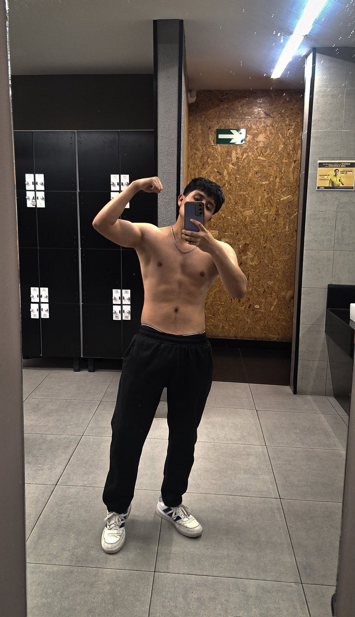 _Frank_rope's tweet photo. Día 1 del cambio físico.
Después de 4 meses sin tomarme en serio el Gym, toca ir por el físico prime. https://t.co/KESxcWW2Ab