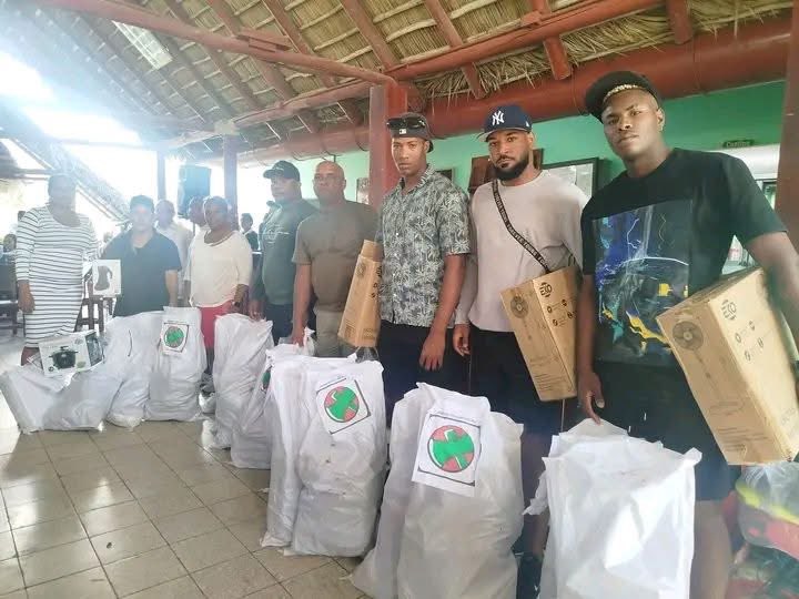 Cuba 🇨🇺 
Lo del régimen ya no tiene nombre.
Premian a equipo de béisbol con un saco de carbón y un ventilador.
