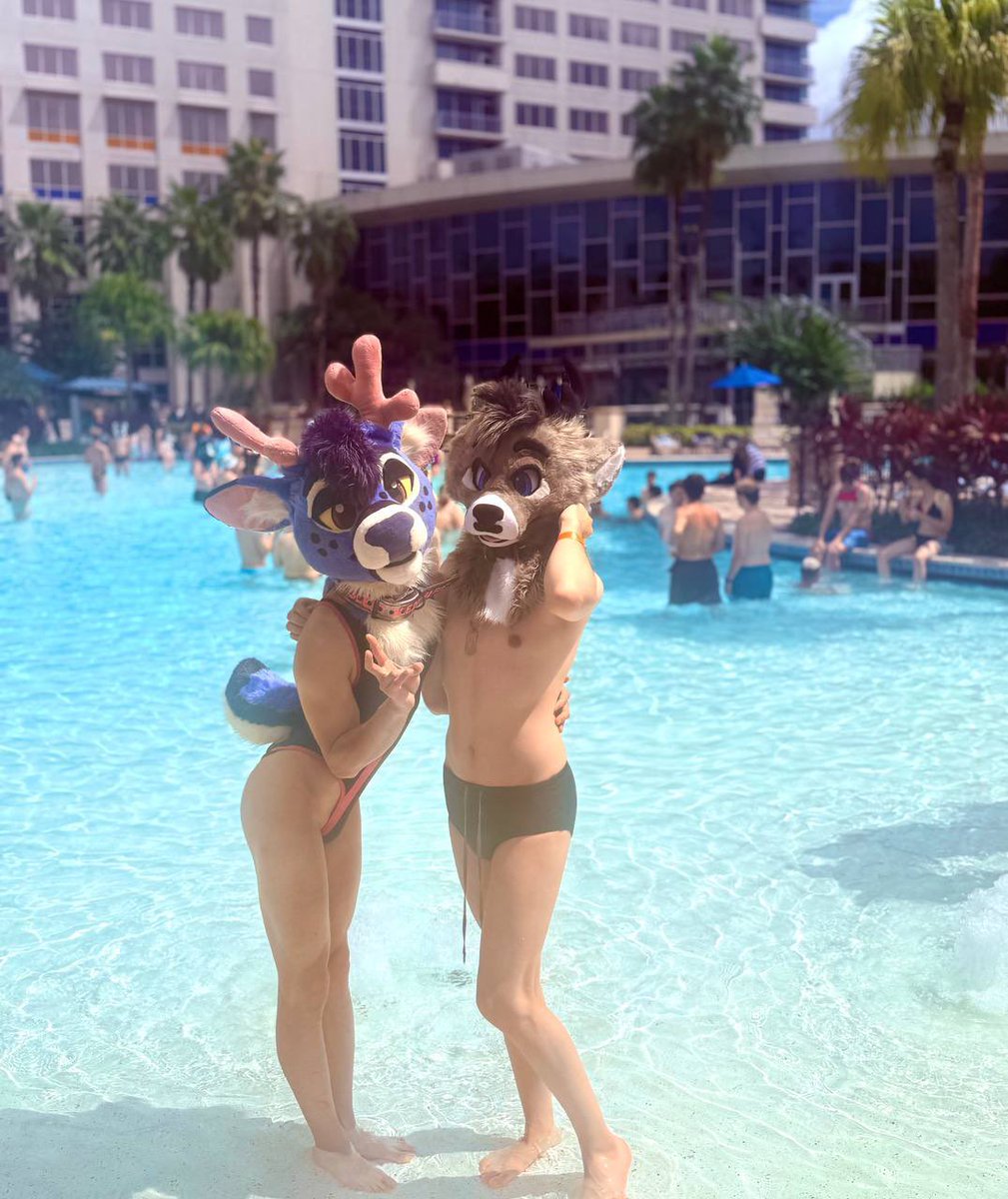 The deer are here!🦌💅