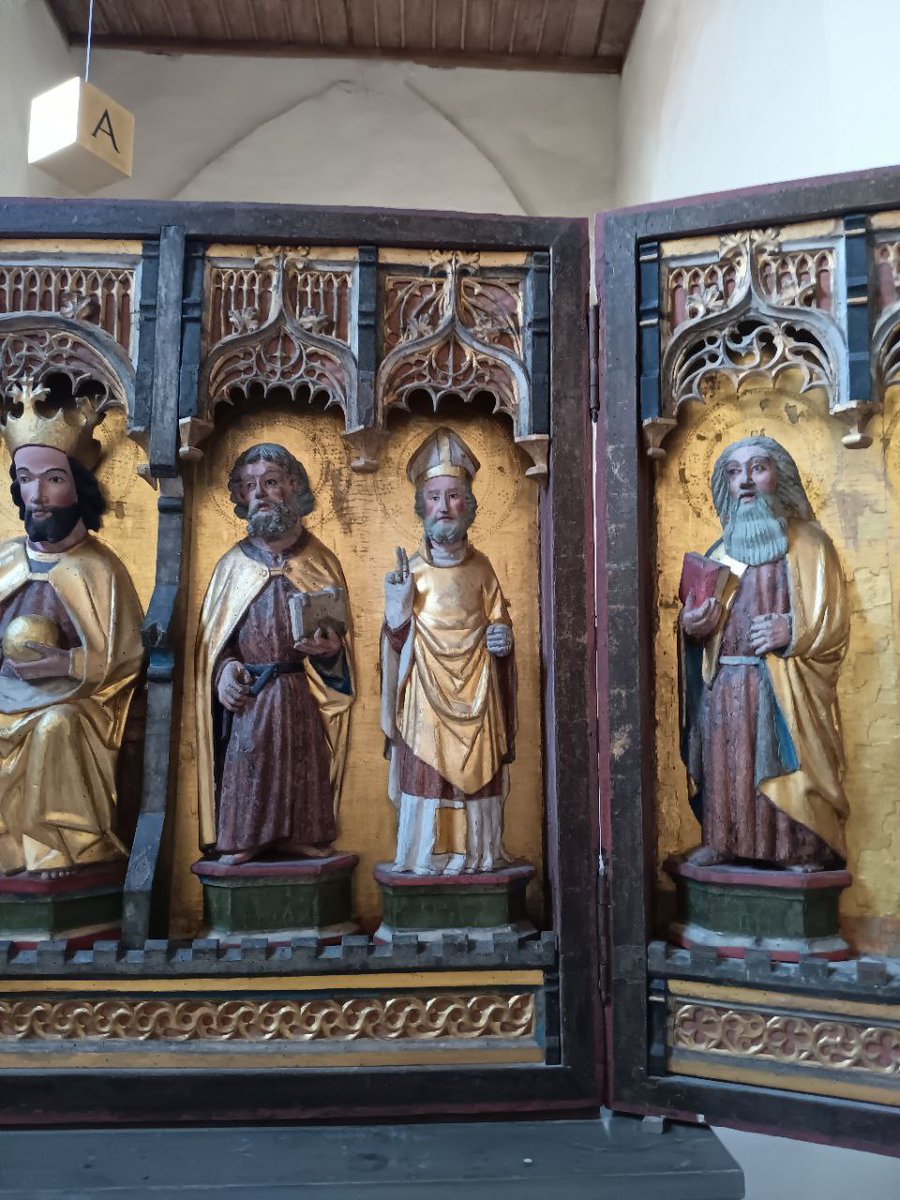 Auch der Heilige #Nikolaus ist auf dem wundervollen Altar in #Drübeck präsent. Wie auch #Weihnachten scheint der kinderfreundliche Bischof für #Nietzsche keine allzu wichtige Rolle gespielt zu haben. Er wird nur an einer einzigen Stelle in seinen Schriften erwähnt, nämlich in