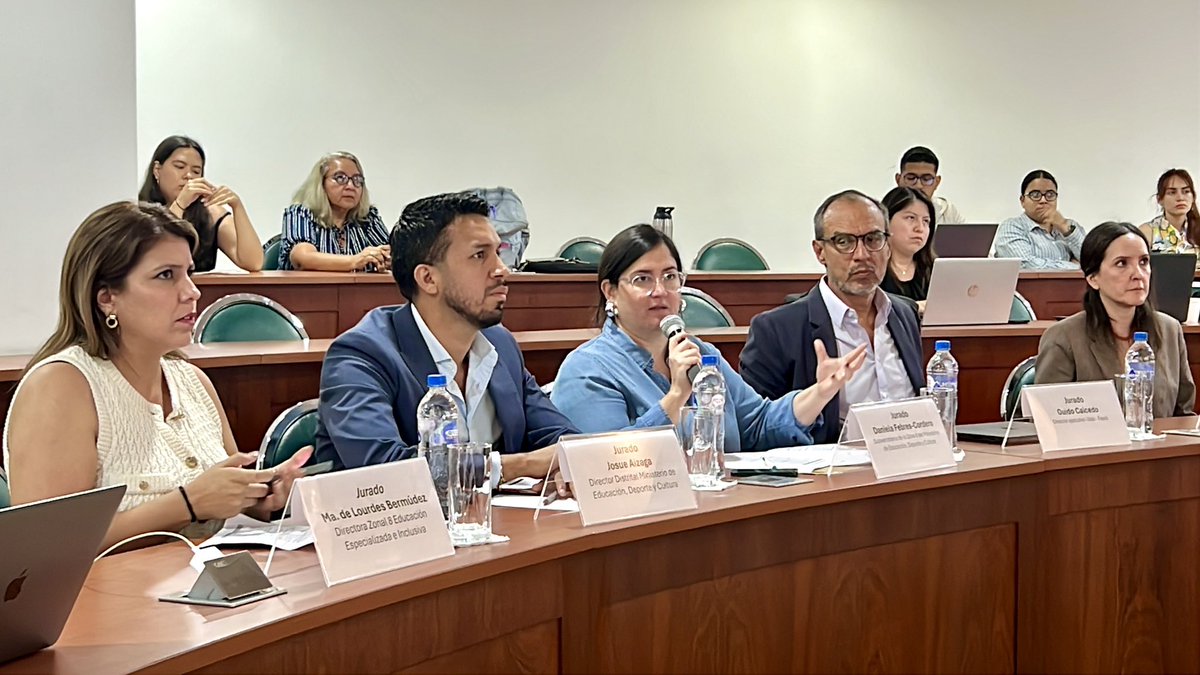 EducacionZ8_Ec's tweet photo. Realizamos la final del Desafío de Innovación “Todos importan, educación con corazón”, iniciativa desarrollada junto a @espol i3Lab, que busca generar soluciones que fortalezcan el desarrollo socioemocional en instituciones educativas de @EducacionZ8_Ec. 🏫

#ElNuevoEcuadorCumple https://t.co/P9BW6rSkfJ