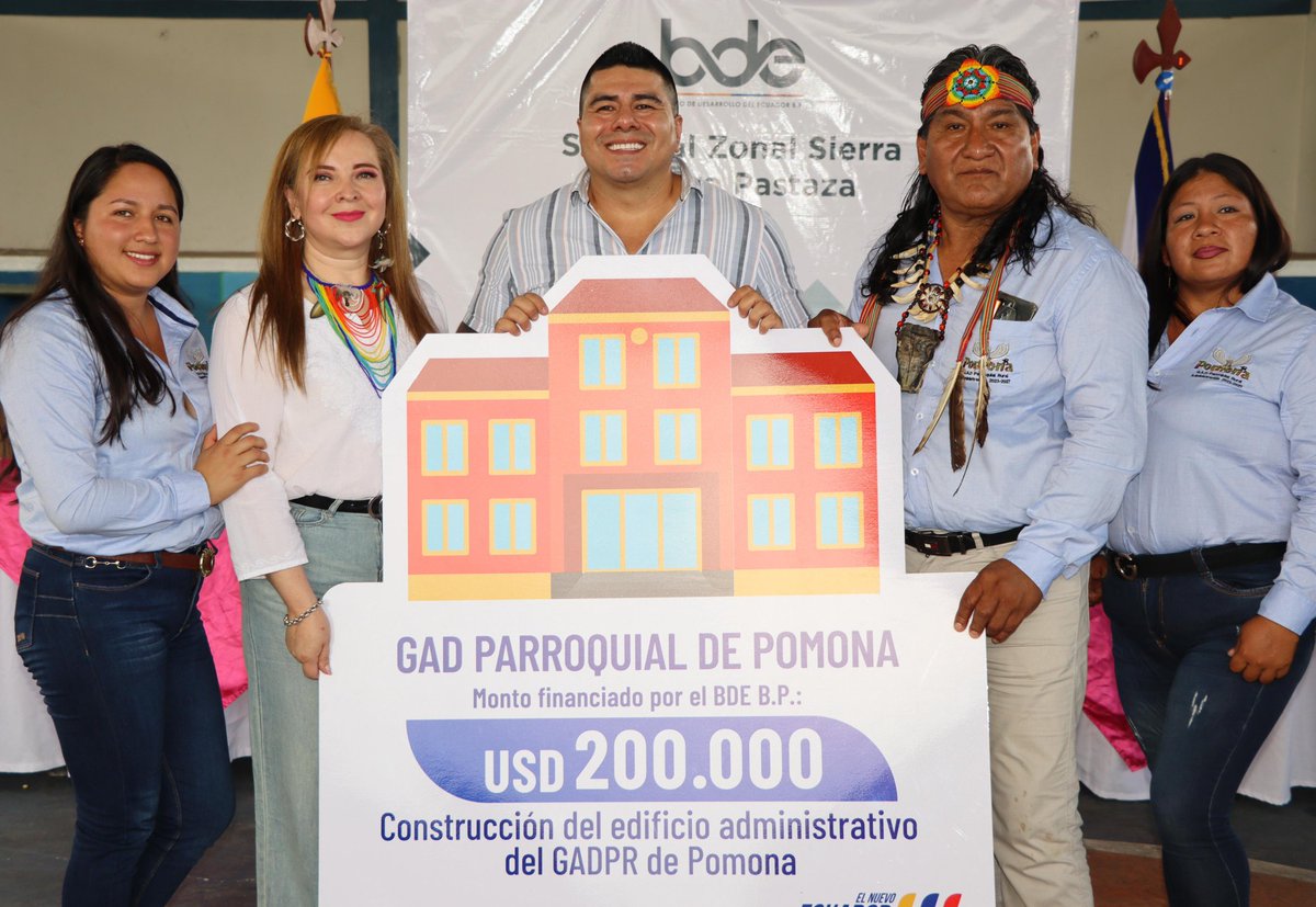 BDEcuadorBP's tweet photo. 🌱 Pomona - Pastaza da un paso histórico hacia el progreso🏛️

Colocamos la  primera piedra del futuro Edificio Administrativo del GAD de Pomona, una obra que fortalecerá los servicios y la atención a la ciudadanía.

Gracias al financiamiento de USD 200.000 otorgado por el #BDE que beneficiará a más de 2000 habitantes, este proyecto empieza a hacerse realidad 🏢🤝