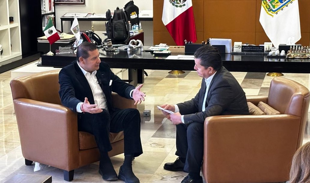 IvanMercadoNews's tweet photo. #Entrevista 

Este lunes 8 de diciembre a las 8 de la noche, el balance real y a fondo del primer año del @Gob_Puebla de @armentapuebla_ 

Por @DiMasTVmx y @SICOMPue https://t.co/TxSomB7VjY