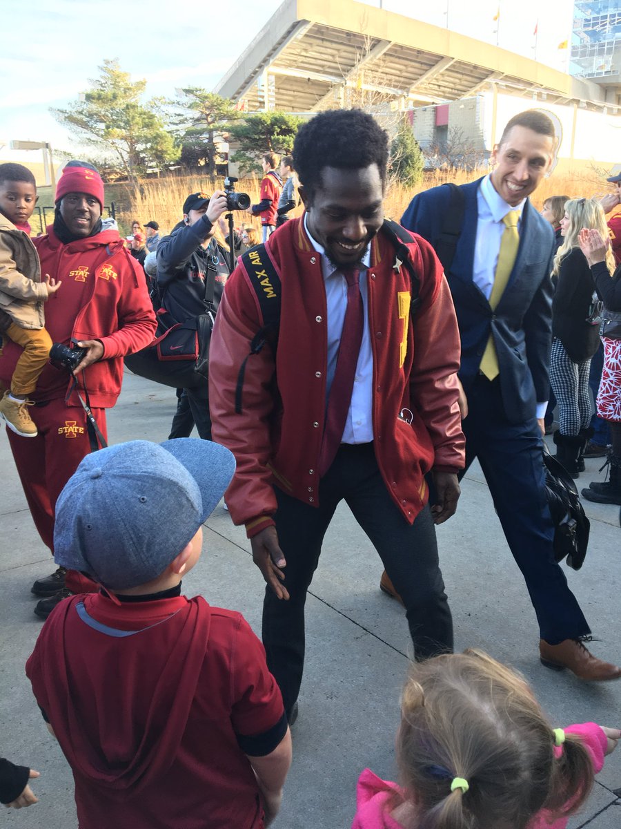 amart61985's tweet photo. Don’t do it Matt Campbell! Here are some pics from months before Game 1 until this past season! https://t.co/coOkoV75xg