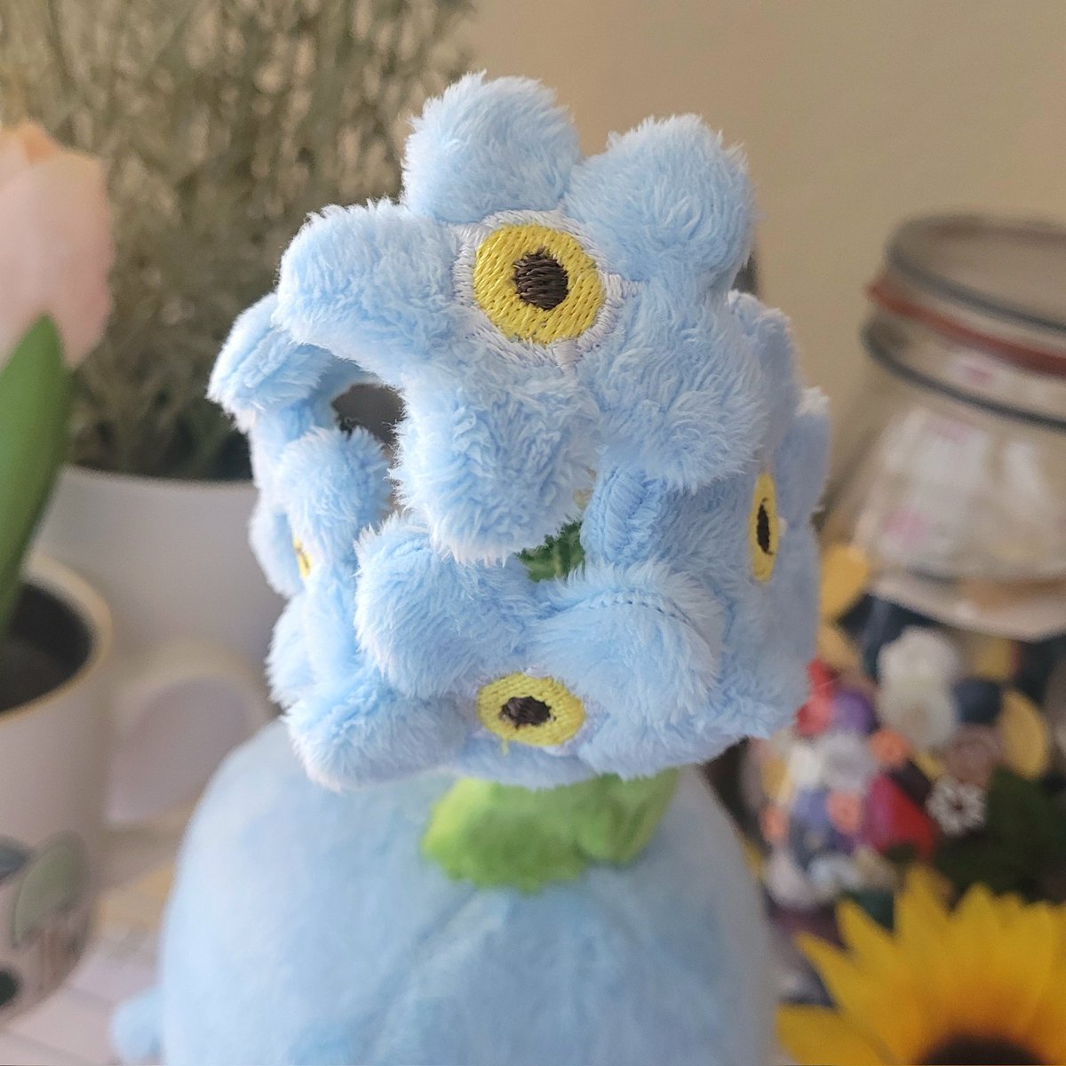 floral_menace's tweet photo. A forget-me-not korpokkur 💙 https://t.co/43AdIOwTtZ