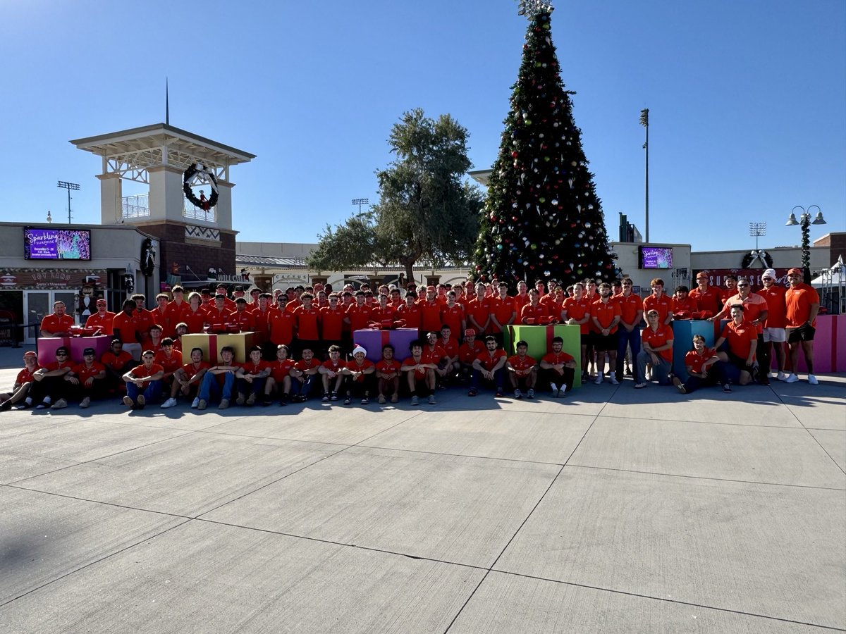 As our guys get ready for finals next week: OUAZ Baseball would like to wish everyone a Blessed and Merry Christmas… “Don’t forget Christ in CHRISTmas” Luke 2:10-11👍🙏🙏❤️🎅⚾️