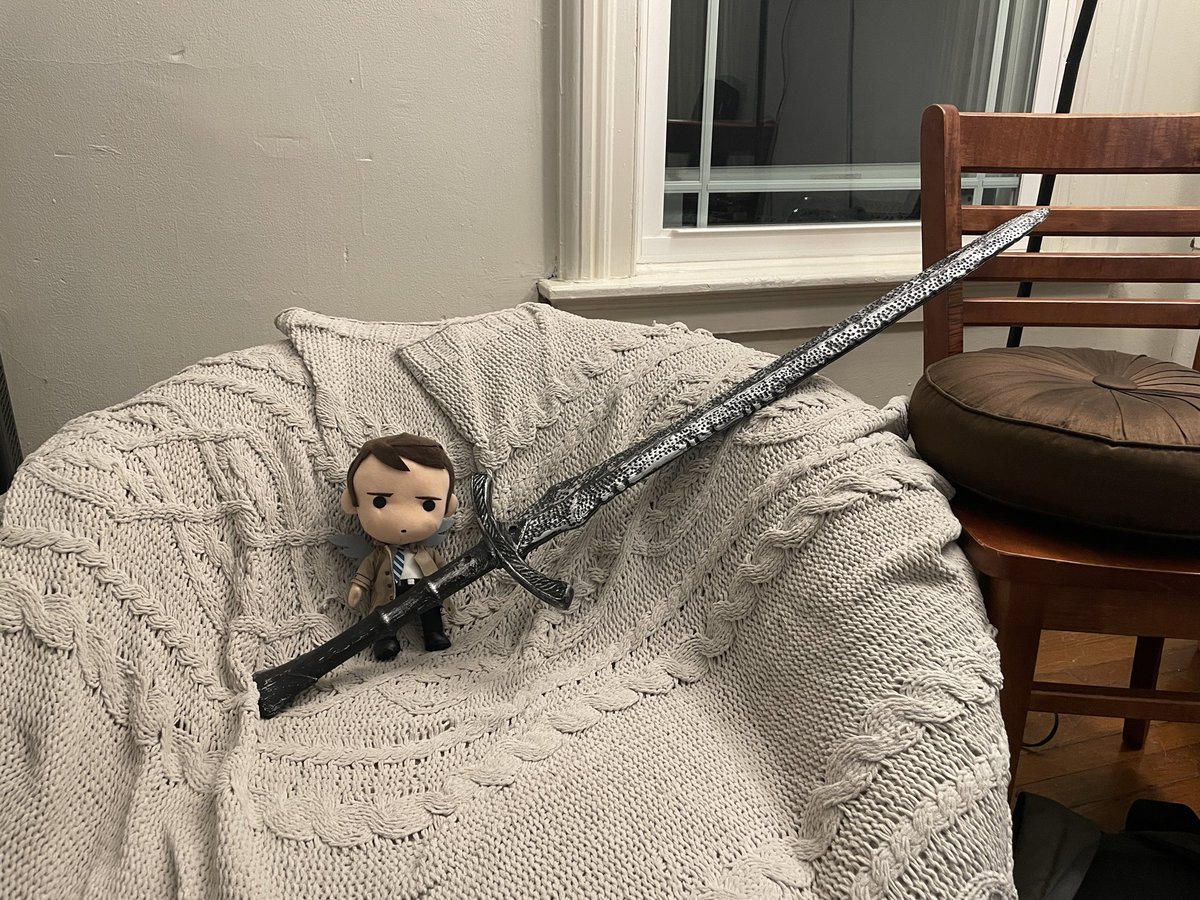 castielnui's tweet image. castiel nui has a sword