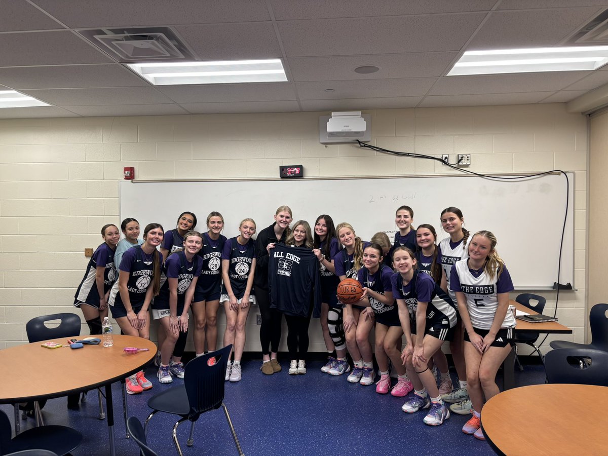 EdgeGirlsBBall's tweet photo. Special thanks to student council president and cheer captain Noelle Lockerby for coming to speak to the team today about teamwork and culture.

Attention 🌎: if ur looking to take ur team, company, or community to elite levels do yourself a favor…HIRE NOELLE!

Thanks Noelle! https://t.co/75TqNf9bS4