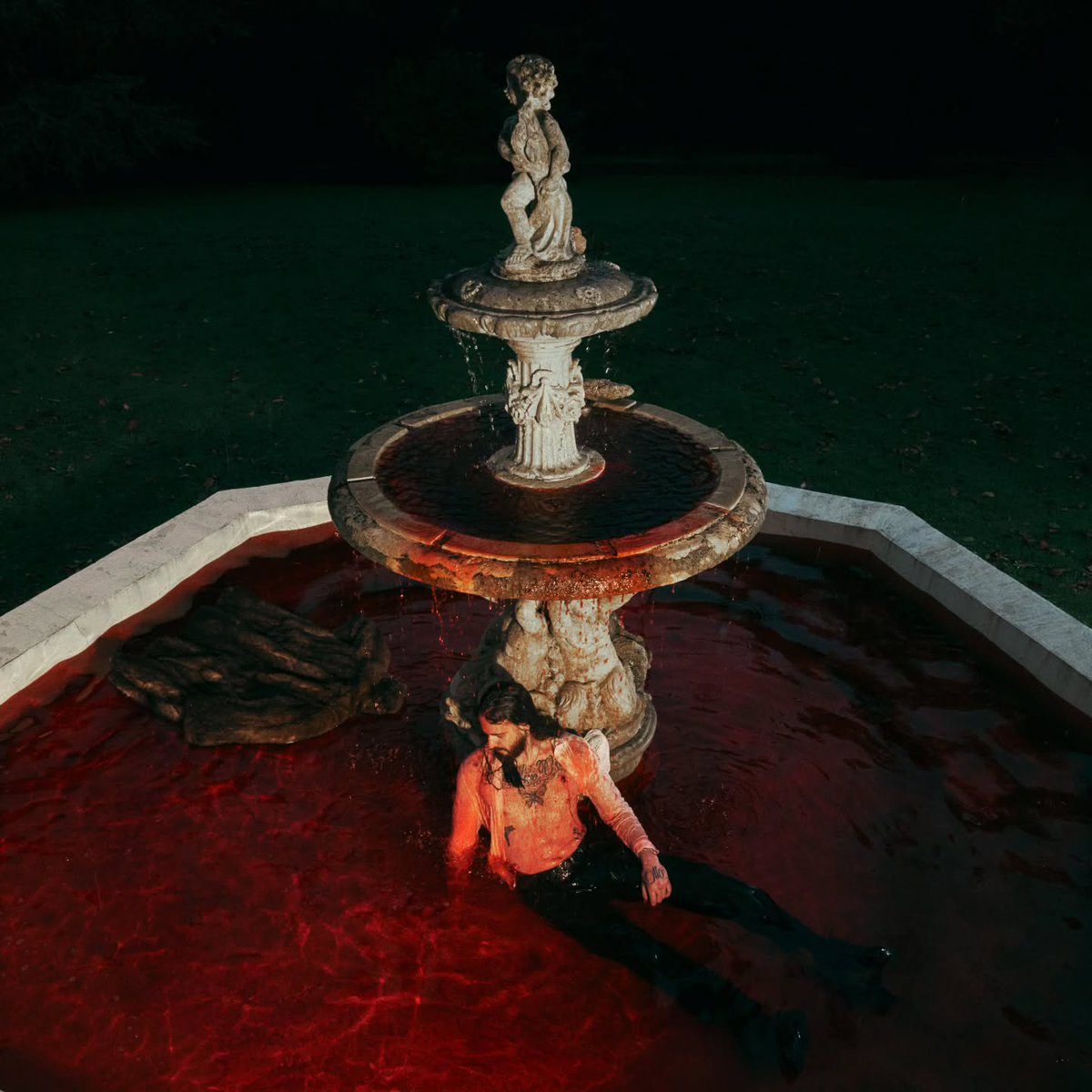 Osmiooo's tweet image. Aujourd'hui, c'est le premier anniversaire de JVLIVS III: Ad Finem

Cet album a changé ma vie. 
Pendant quasiment 3 ans, j'ai été bloquée dans une période de dépression. Ad Finem m'a permis d'aller de l'avant, et ma vie est énormément différente d'il y a un an.