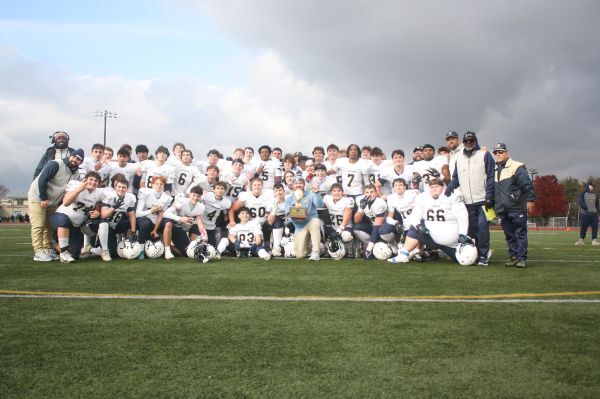 🏈The <a href="/XaverianHS/">X A V E R I A N</a> football team's latest win wasn't just for love of the game: it was for the love of a coach. 

<a href="/JMMancari/">Jim Mancari</a> reports the team dedicated their varsity Catholic High School Football League championship game to assistant football coach Maurice Jones, who died of a