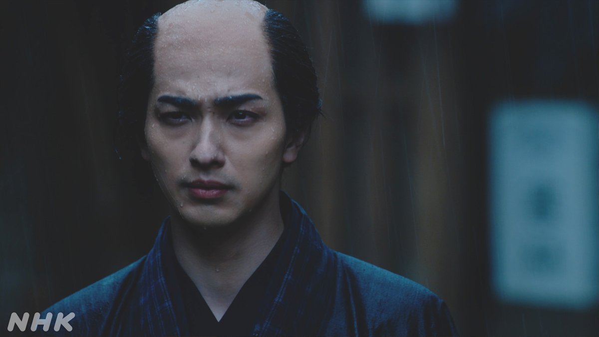 【#森下佳子の大河べらぼうこぼれ話】

第23回、雨の中の蔦重は台本にはなく、「男前、濡らすともっと男前！」という監督の好みで撮影されたものだそうです😳ほかにも裏話盛りだくさん！

▼記事を読む▼
nhk.jp/g/ts/42QY57MX2…

#大河べらぼう #森下佳子