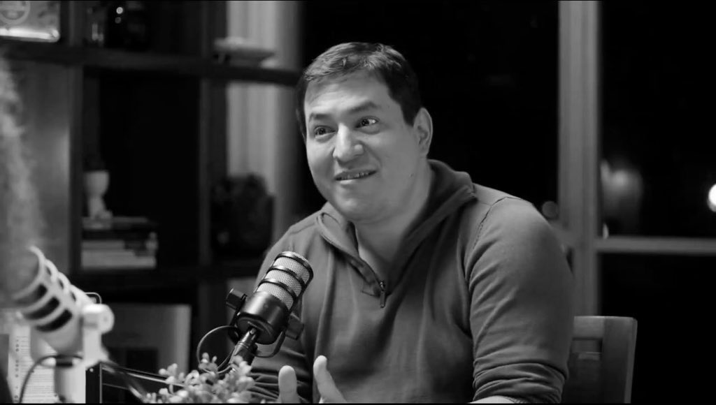 #ÚltimaHora | Muere Eduardo Manzano, comediante mexicano integrante de 
"Los Polivoces". La noticia fue confirmada por su hijo mediante redes sociales.