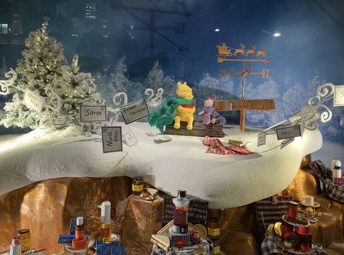 Jasmin29's tweet image. Selfridges, Oxford Street; London earlier this evening. #DisneyTheme🧚 (pt 2)