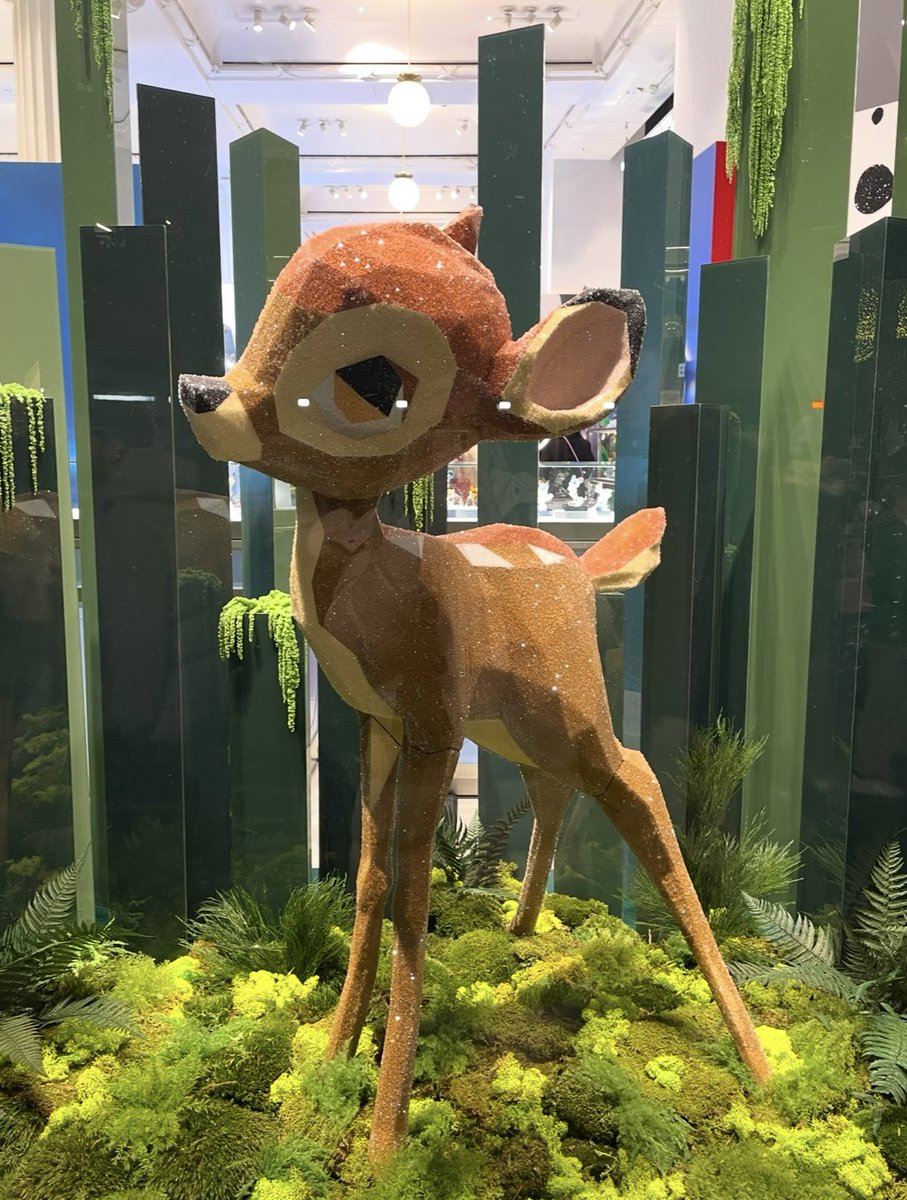 Jasmin29's tweet image. Selfridges, Oxford Street; London earlier this evening. #DisneyTheme🧚 (pt 4)