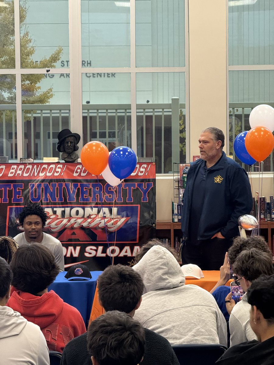 RecruitShafter's tweet image. Congrats @mariyon_sloan2 we are so proud of you!
@BroncoSportsFB is getting the real deal on and off the field. #GeneralsLEAD #NxtLvlGenerals

Who’s NEXT?!?