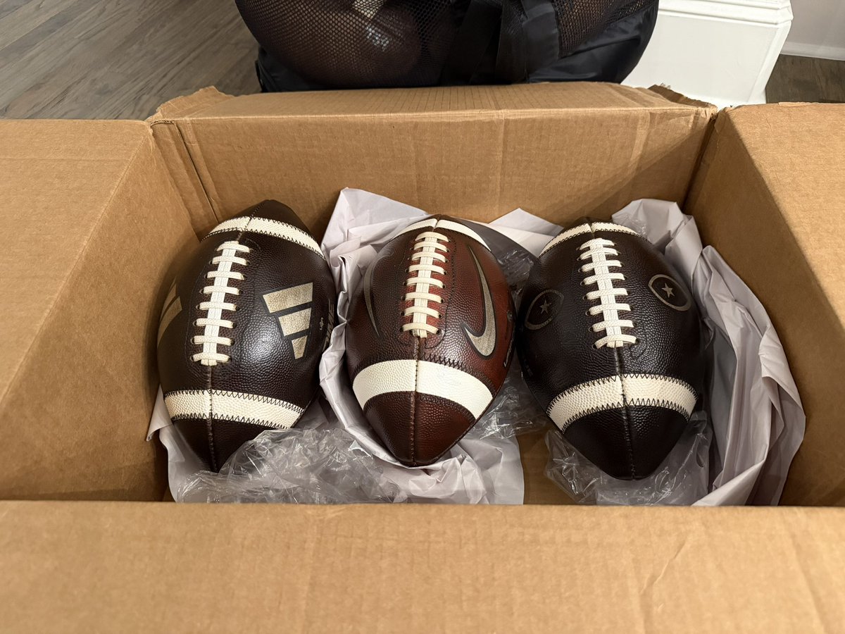 Mail Day!!!  Thanks Alex. Just in time for practice Sunday.

 <a href="/LabsPigskin/">Pigskin_labs</a>