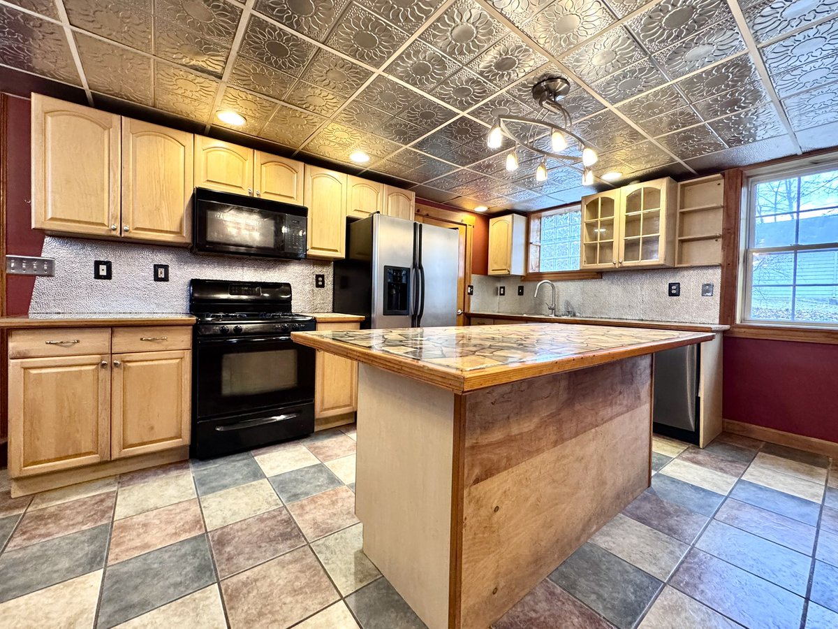 New Rental Listing Alert 🚨 - Dedham MA

53 Circuit Rd, Dedham, MA, 02026
2 🛏️ 
1 🛁 
1200 sq ft
Laundry in unit 🧺 
WiFi included 🛜 
Pets negotiable 🐶🐱 
Private deck and patio 
Asking:$2,950

Vacant and easy to show. Schedule a tour today!

#houseforrent #dedhamma #rentals