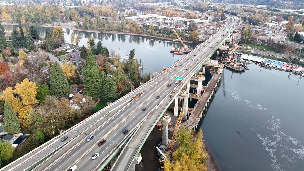 OregonDOT's tweet photo. REMINDER: I-205 drivers! 🚧

The #AbernethyBridge (OR 99E to OR 43) closes TONIGHT &amp; TOMORROW (Dec. 5 and Dec. 6), starting at 11PM both nights, for sign installation work. Follow signed detours to avoid this section of I-205.

Closure details: https://t.co/3EEx2sGYVT #PDXtraffic https://t.co/4fhm0Bcs1B
